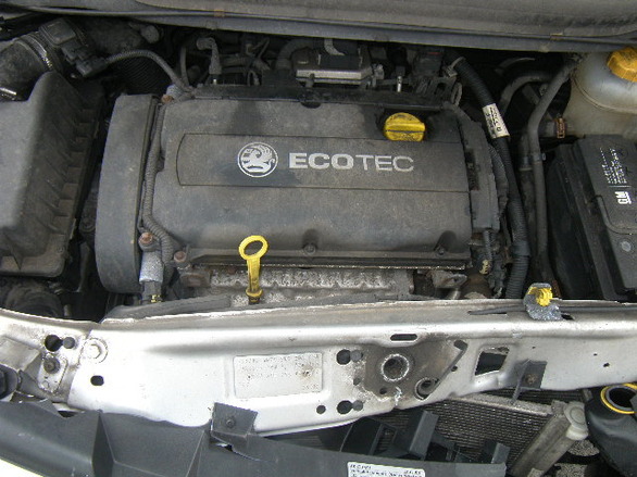 Разборка Opel Zafira  2007 года, серебряный (фото 4)