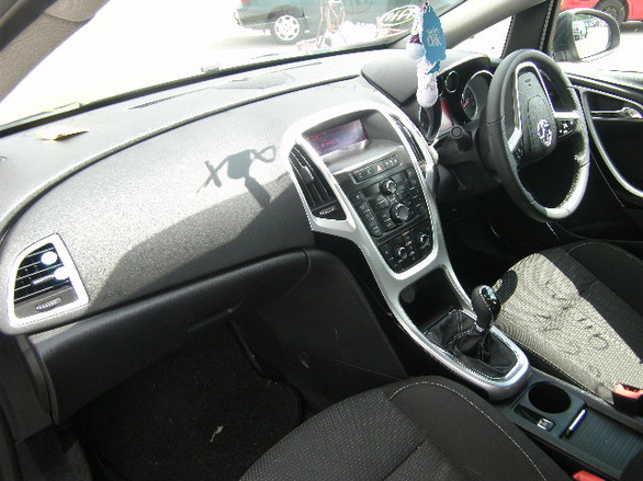 Разборка Opel Astra  2011 года, черный (фото 3)